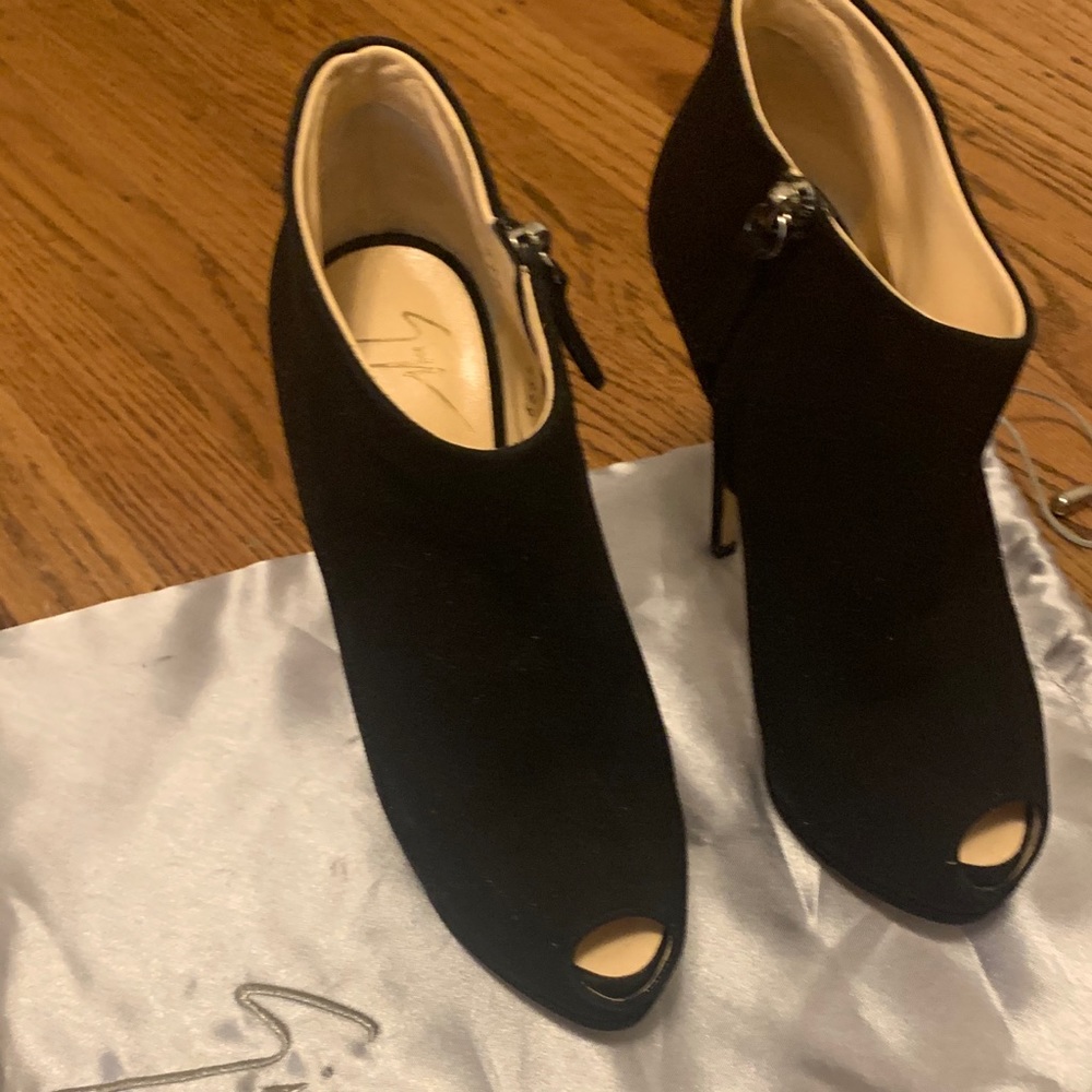 Giuseppe Zanotti peep toe booties